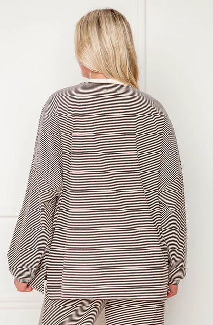 Conjunto de sudadera y pantalones oversize de forro polar a rayas